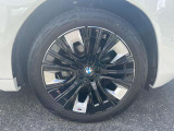 【BMWアロイホイル】軽量かつ強度に拘ったアロイホイル。走行性能ポテンシャルを引き出す設計。車の足元を引き締めてくれる大きなポイントはアロイホイルです。
