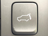 【パワーバックドア】スマートキーや運転席のボタンを押すだけでリアゲートが自動で開閉します!荷物を持っている時や、高い位置にあるバックドアを閉める際に便利な機能です♪