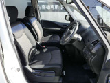 視界がよく運転しやすいフロントシート