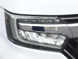 【ヘッドライト】省電力で長寿命の明るく運転しやすいLEDヘッドランプです。明るく照らすので暗い夜道からお客様を守ってくれます。