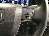 【ステアリングスイッチ】運転中に視線を前に向けたまま画面の操作できます。