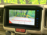【バックカメラ】駐車時に後方がリアルタイム映像で確認できます。大型商業施設や立体駐車場での駐車時や、夜間のバック時に大活躍!運転スキルに関わらず、今や必須となった装備のひとつです!