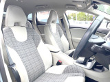 運転席シート廻りは使用感も少なく、良好な状態となっています。前オーナー様が丁寧に使っていたことがよくわかりますね。