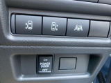 各種安全装置のスイッチが、運転席右側に配置されております。