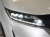 【LEDヘッドライト】省電力で、明るく遠くまで照らし、夜道や雨天などの走行の際、安心感を高めます。オートライト機構で周囲の明るさを感知し、自動で点灯、消灯します。