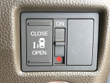 【パワースライドドア】スマートキーや運転席のスイッチでスライドドアの開閉が可能♪電動だから力を入れてドアを開ける必要が無く、小さいお子様でも、重い荷物を持っている時もラクに開け閉めできます♪
