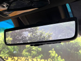 【デジタルインナーミラー】後席の大きな荷物や同乗者で後方が確認しづらい時でも安心!カメラが撮影した車両後方の映像をルームミラー内に表示。クリアな視界で状況の確認が可能です!
