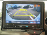 車庫入れ・駐車を安心サポート!バックカメラ装備です。