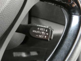 クルーズコントロールです。速度をセットするこでアクセル操作が不要の魅力的な装備です。高速道路での運転では特に重宝します♪