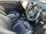 衝突被害軽減ブレーキが付いております。万一の際はブレーキをサポートします。