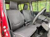 運転席シート廻りは使用感も少なく、良好な状態となっています。前オーナー様が丁寧に使っていたことがよくわかりますね。