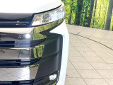 【LEDヘッドライト】悪天候や夜間走行時も良好な視界を確保し安心して運転できる高輝度LEDヘッドライトを装備!点灯速度が早く、消費電力も抑えられています。