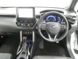 運転席からの視界はこんな感じです☆お気軽にご来店いただき、実際に座って是非お確かめください。ドライバーに寄り添う快適な操作フィールをもたらすステアリングです。