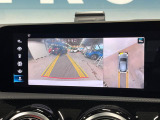 ●360℃アラウンドビューモニター+バックカメラ『まるで車を上から見渡しているかの如く車両周辺を映し出し、駐車支援をしてくれる便利な機能です!』