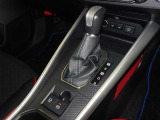 電動パーキングブレーキ・ブレーキホールドを装備してます。ホールド機能は信号待ちが多い一般道で疲労軽減になり、大好評です!