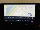 G-Link契約でご利用いただけるセンター通信型のナビ機能「コネクティッドナビ」を装備。従来のナビゲーションよりもリアルタイムな情報提供を可能にしました。