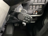 レーダークルーズコントロールです。 前の車との距離をレーダーで測り一定の車間距離に保ってくれますよ。詳細はスタッフまで。