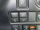 レーンディパーチャーアラートとは車線または走路からの逸脱の可能性を警告すると共に、車線または走路からの逸脱を避けるためのハンドル操作の一部を支援する機能です。詳細は販売店スタッフまでおたずねください。