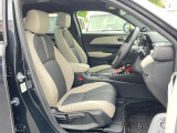 体を包み込む形のシートなので、長時間運転しても疲れません。