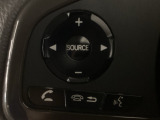 ステアリング左手側にオーディオ関連のコントロールスイッチを配置しています。操作時は視線を逸らすことなく運転に集中できます。