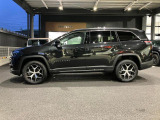 【ホイールアーチ】台形ホイールアーチはJeep伝統のデザインです。採用している理由は諸説ありますが、オフロードを走行する際にタイヤとボディが干渉しあわないよう配慮した作りにするためとなります。