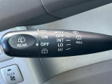 【オートワイパー(AUTO)】雨が降り出した時に、雨滴検出用センサー(レインセンサー)が雨滴を感知すると、自動でワイパーが動作します。