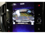 後退時にはナビ画面に後方の映像とアシストラインが表示されます!