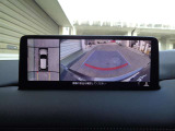 360&deg;ビューモニターでは前後左右4つのカメラ映像をさまざまな走行状況に応じて切り替えてセンターディスプレイに表示することで、駐車時や狭い道でのすれ違い時、見通しの悪い交差点進入時でも安心感を高めます