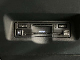 高速道路で便利な【ETC2.0】を装備しています。光ビーコン搭載で渋滞情報などナビゲーションと連動することで機能も充実いたします。他、観光施設に立ち寄るための高速料金割引サービス等もございます。