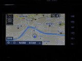 純正ナビを装備。タッチパネル式で使いやすく、お出かけもラクラクです。