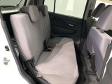 【後部座席】も当然、綺麗・清潔に仕上げております。内装の綺麗なお車は気持ちが良いですし、コンディションのいい車が多いです。これもオススメの1台です。