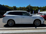 当社の納車前点検・サービスの内容は、車検点検・法定12ヶ月定期点検・油脂類の点検及び交換・バッテリーの点検及び交換等を行い、良好な状態にてご納車させていただきます。