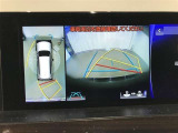 パノラミックビューモニター付きです。車両を上から見たような映像をディスプレイオーディオ画面に表示。運転席からの目視だけでは見にくい、車両周辺の状況をリアルタイムでしっかり確認できます。