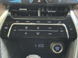 ●デュアルオートエアコン●!運転席と助手席で、それぞれお好みに合わせて温度設定が行えます♪