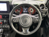 インテリアに合わせたデザインのステアリングは、運転される方のことも考え、運転しやすい形状、大きさです。是非一度、実際に触ってお確かめください。