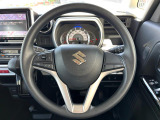 インテリアに合わせたデザインのステアリングは、運転される方のことも考え、運転しやすい形状、大きさです。是非一度、実際に触ってお確かめください。