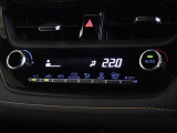 車内を快適に、オートエアコンを装備しています。