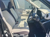 快適に運転できるドライブポジション!運転席シートリフターとシートスライドで、無理のない運転姿勢がとれます。