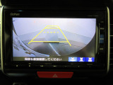リヤカメラを装備しています。駐車時や後退時に後方を確認出来て便利です。