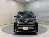 お車購入のポイントとなるフロントマスクです。上質で迫力あるデザインですね☆☆