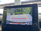 【バックカメラ】駐車時に後方がリアルタイム映像で確認できます。大型商業施設や立体駐車場での駐車時や、夜間のバック時に大活躍!運転スキルに関わらず、今や必須となった装備のひとつです!