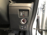 【片側電動スライドドア】リモコンや運転席のスイッチ操作のほか、ドアハンドルを少し引くだけでリアドアが自動開閉します♪