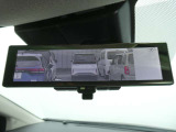 スマートルームミラー・車内の状況に関わらず、車両後方にあるカメラの映像をルームミラーに移します。