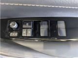 運転席からも操作可能な全席パワーウィンドウが装備されています。