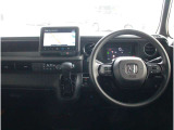 操作性に優れた運転席となります!小物入れや各ボタンの配置にこだわり、使いやすいです!座り心地もよく視認性も良好なのでロングドライブもお任せ下さい!