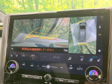 【パノラミックビューモニター】専用のカメラにより、上から見下ろしたような視点で360度クルマの周囲を確認することができます☆死角部分も確認しやすく、狭い場所での切り返しや駐車もスムーズに行えます。