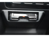 ETCは純正ならではの足元を妨げない工夫をこらしており、ETC2.0搭載車です。周辺のITSスポット道路状況や渋滞情報も表示可能でございます。