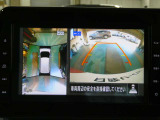 大画面ナビゲーションでクルマを上空から見下ろしているかのように、状況を把握できます。4つのビュー「トップ・フロント・サイド・バックビュー」を切り替えることで狭い場所でも周囲が映像で確認できます。
