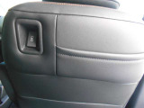 運転席/助手席背面にUSBチャージャーついています♪