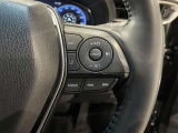 【ステアリングスイッチ】運転中に視線を前に向けたまま画面の操作できます。